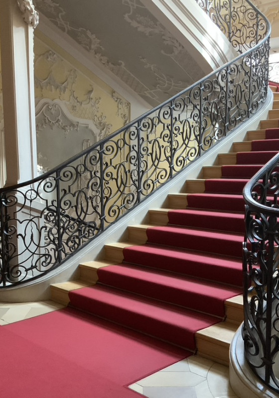 Eingangsbereich mit Treppe der Praxis