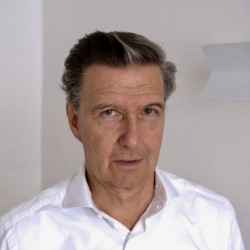 Porträt von Prof. Dr. Stefan Holtmann